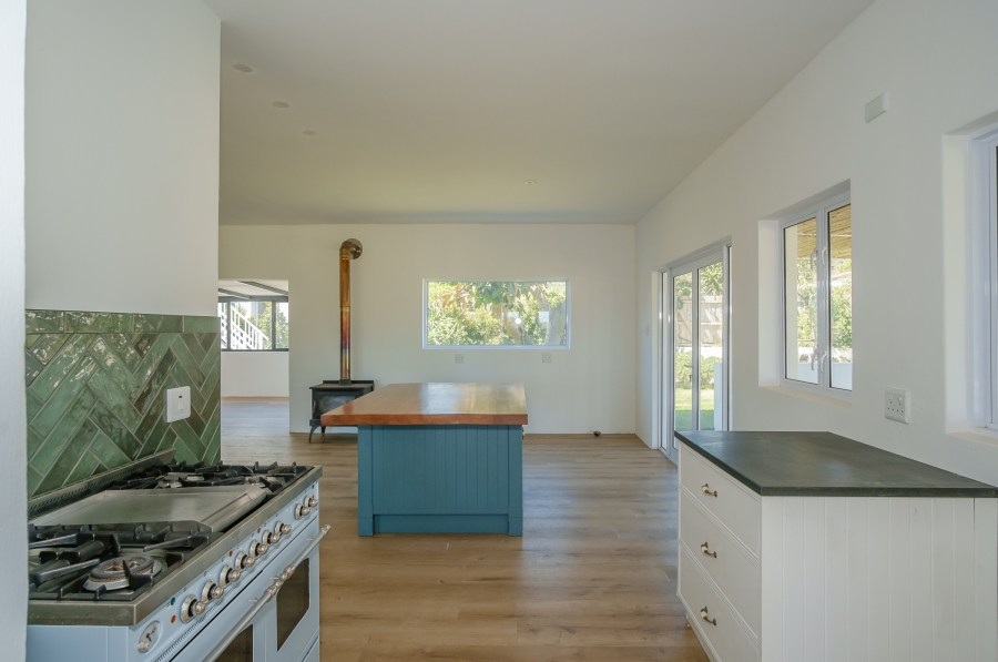 6 Bedroom Property for Sale in Meadowsteads Western Cape